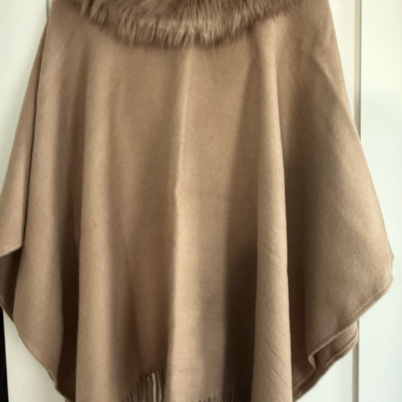 Talbots Tan Poncho with Faux Fur Trim - Picture 2 of 3